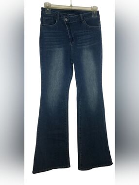 SHEIN Dark Wash Flare Jeans